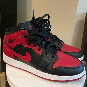Jordan Mid 1s